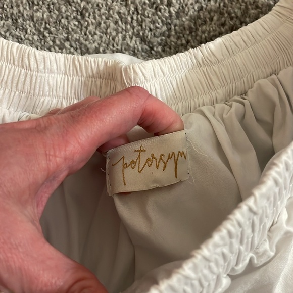 Petersyn White Off-Shoulder Ruffle Skye Blouse XS - Picture 4 of 7